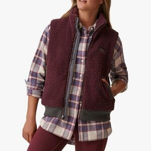 NWT Women's size M Bass Outdoor Sherpa Vest